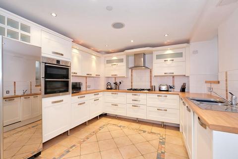 3 bedroom flat to rent, 3a Golden Square, Aberdeen, AB10 1RD