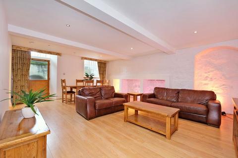 3 bedroom flat to rent, 3a Golden Square, Aberdeen, AB10 1RD