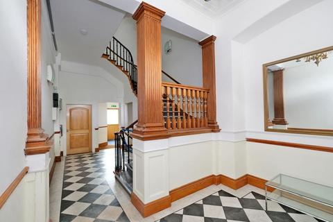 3 bedroom flat to rent, 3a Golden Square, Aberdeen, AB10 1RD