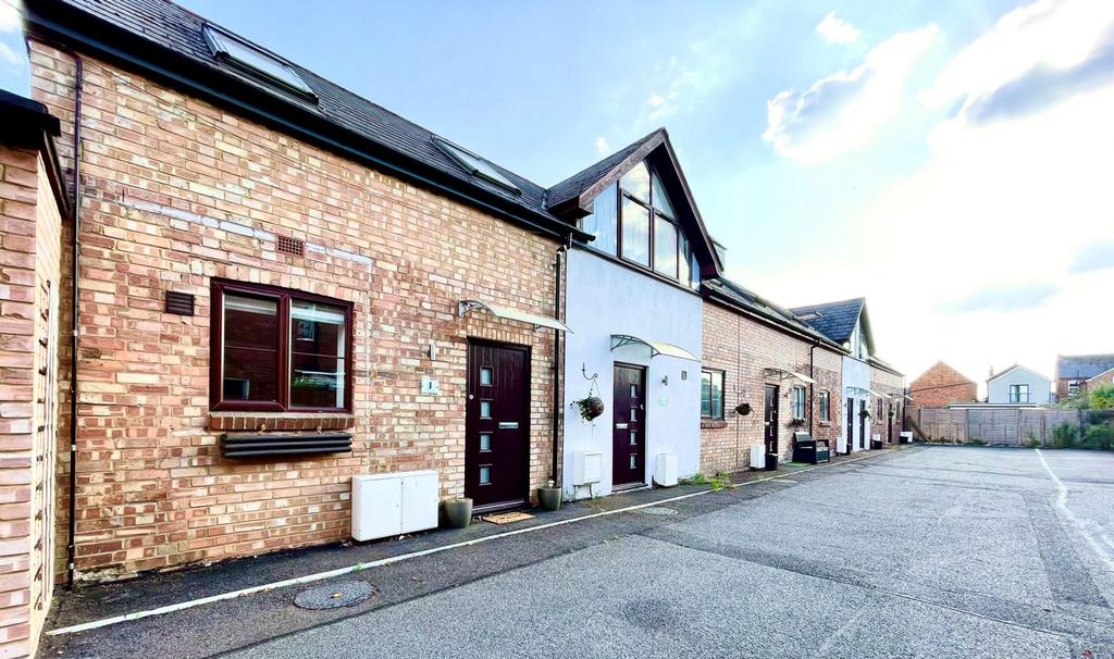 Sherborne Road, Farnborough, GU14 1 bed terraced house £225,000