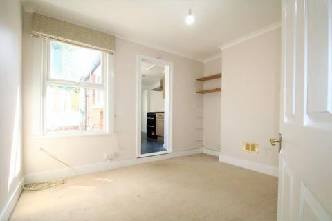 2 bedroom terraced house to rent, St Peter's Street, South Croydon