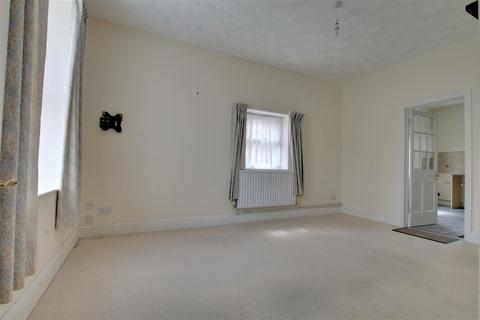 2 bedroom end of terrace house to rent, Station Road, Manea, March