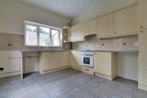 2 bedroom end of terrace house to rent, Station Road, Manea, March