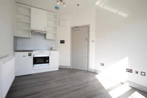 Studio to rent, Camden High Street, Camden Town, NW1