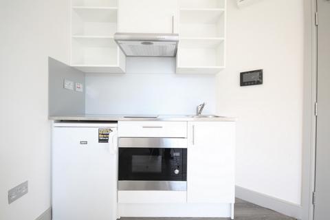 Studio to rent, Camden High Street, Camden Town, NW1