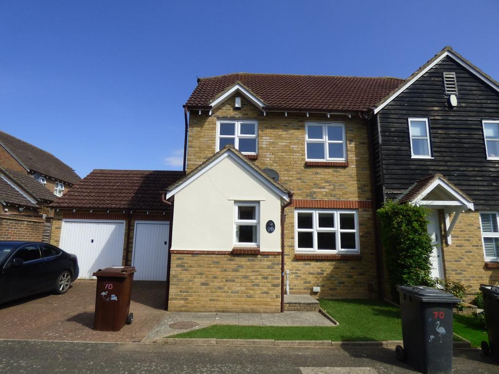 Tom Joyce Close, Snodland, ME6 3 bed semidetached house £1,200 pcm