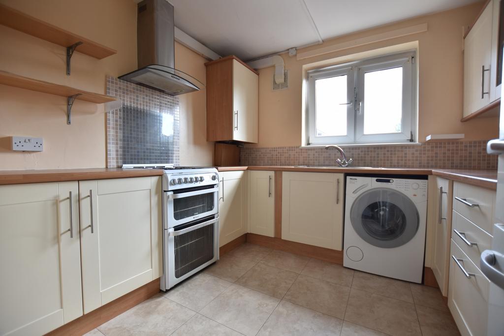 Dunblane Road, Eltham, SE9 2 bed flat £1,275 pcm (£294 pw)