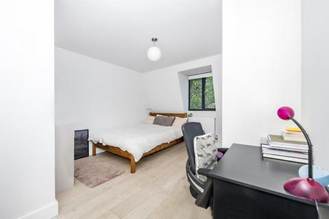 2 bedroom apartment to rent, Camden High Street, Camden, NW1