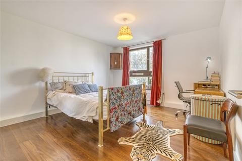 2 bedroom flat for sale, Camden Road, London