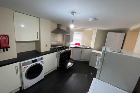 6 bedroom flat to rent, Wilmslow Road, Manchester