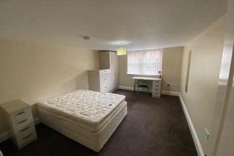 6 bedroom flat to rent, Wilmslow Road, Manchester