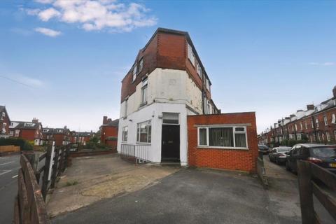 6 bedroom terraced house to rent, Beechwood Terrace, Burley, Leeds LS4 2NG