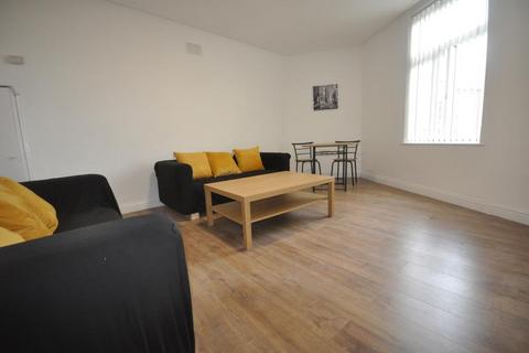 5 bedroom terraced house to rent, Beechwood Terrace, Burley, Leeds LS4 2NG