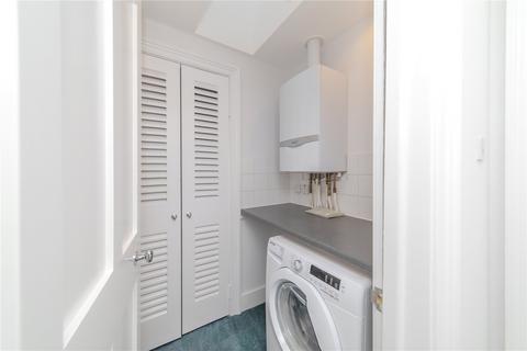 1 bedroom mews to rent, Gower Mews, London