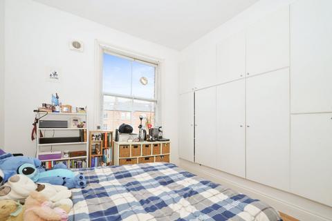Studio to rent, Canfield Gardens, South Hampstead NW6