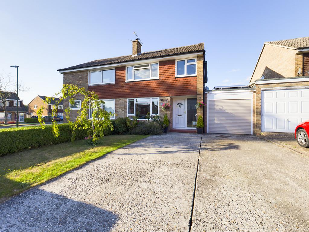 Rowan Way, Horsham 3 bed semidetached house £375,000