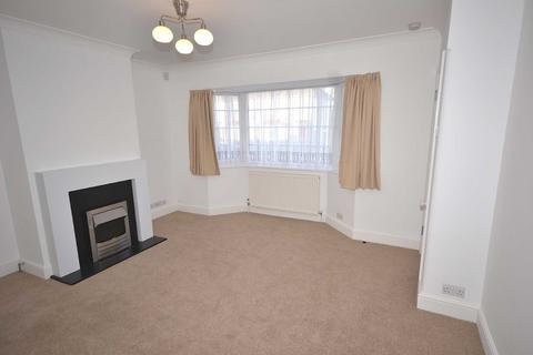 2 bedroom semi-detached house to rent, Frampton Road, Epping