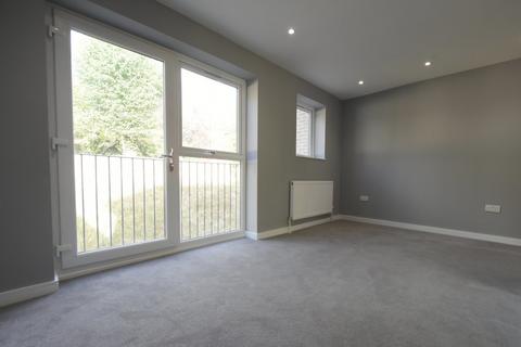 3 bedroom maisonette to rent, Higher Drive, Purley CR8