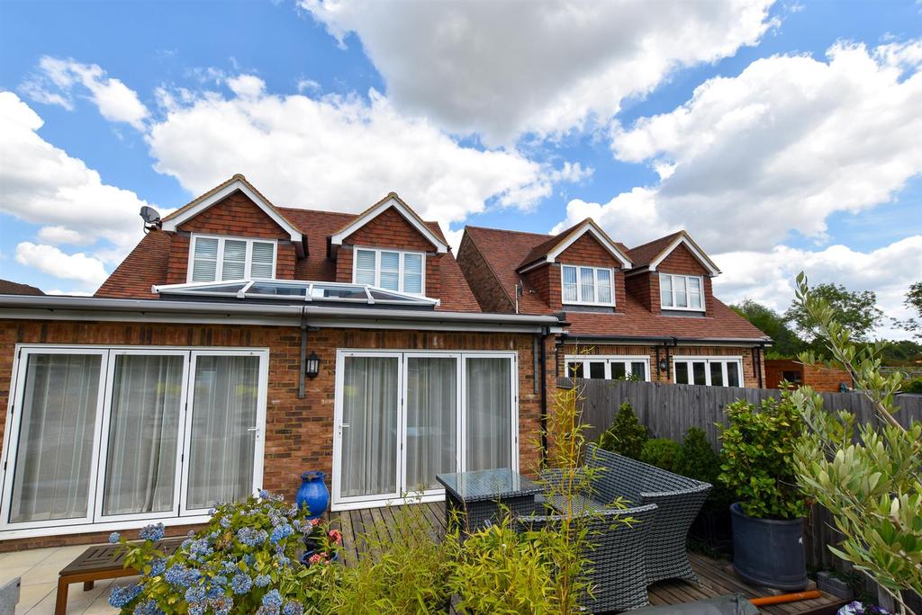 Wightwick Close, Staplehurst 3 bed detached bungalow for sale £500,000