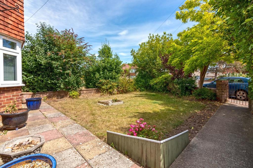 Loxwood Avenue, Worthing 1 bed apartment £795 pcm (£183 pw)