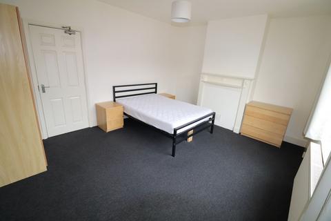 1 bedroom in a house share to rent, Northampton NN2