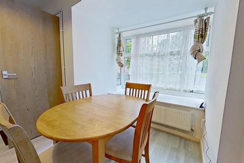 3 bedroom maisonette to rent, John Russell Close, Guildford, Surrey GU2 9YF