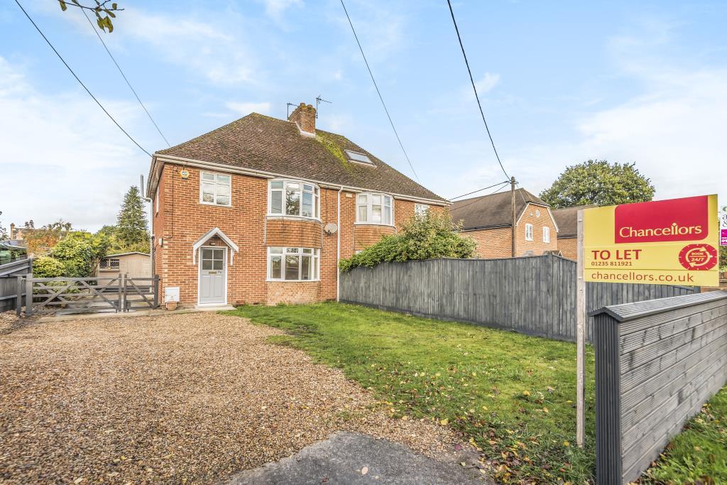 East Hagbourne, Oxfordshire, OX11 3 bed semidetached house £1,650