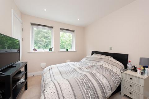 2 bedroom apartment to rent, Kingfisher Drive, Camberley, GU15