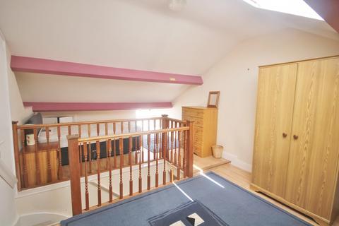 4 bedroom terraced house to rent, Montague Road, Leicester