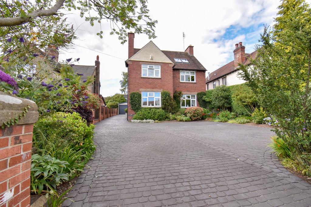 The Green Road, Ashbourne 4 bed detached house £565,000