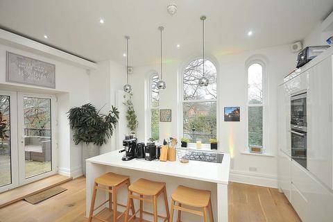 1 bedroom apartment to rent, Flat 3, Holly Royde House