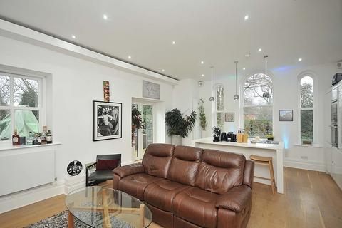 1 bedroom apartment to rent, Flat 3, Holly Royde House