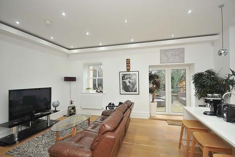1 bedroom apartment to rent, Flat 3, Holly Royde House