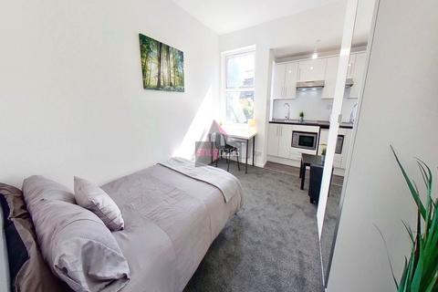 Studio to rent, Gildabrook Road, Salford, Manchester