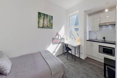 Studio to rent, Gildabrook Road, Salford, Manchester