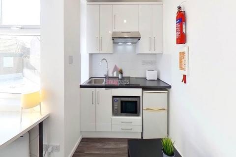 Studio to rent, Gildabrook Road, Salford, Manchester