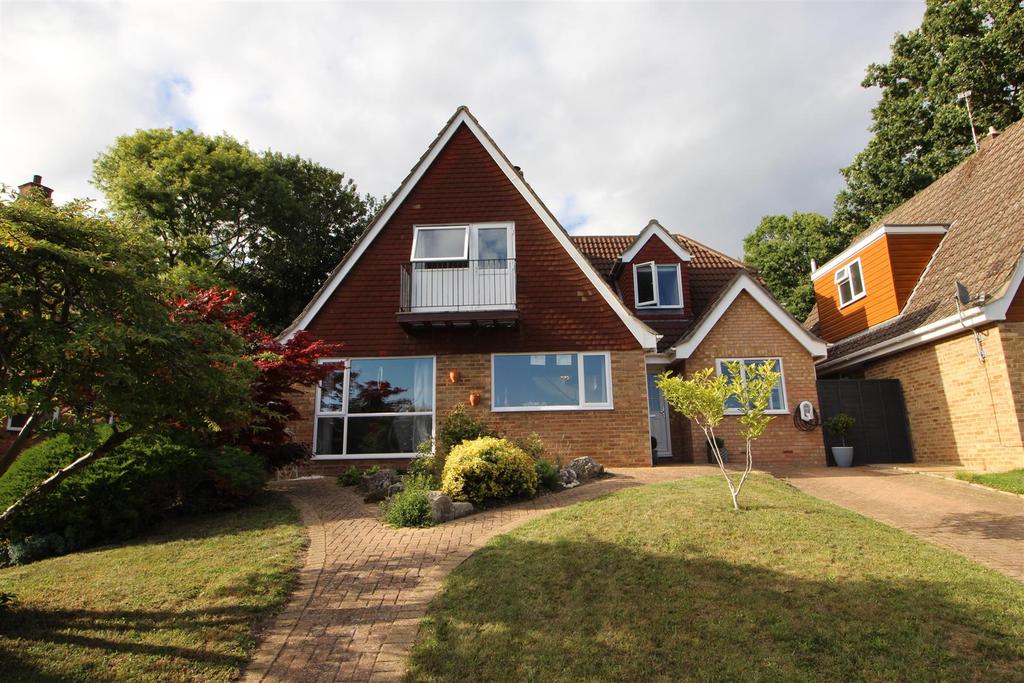 Mandeville Close, Tilehurst, Reading 4 bed detached house £485,000