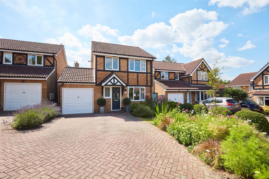 Hawkley Drive, Tadley 3 bed house £380,000