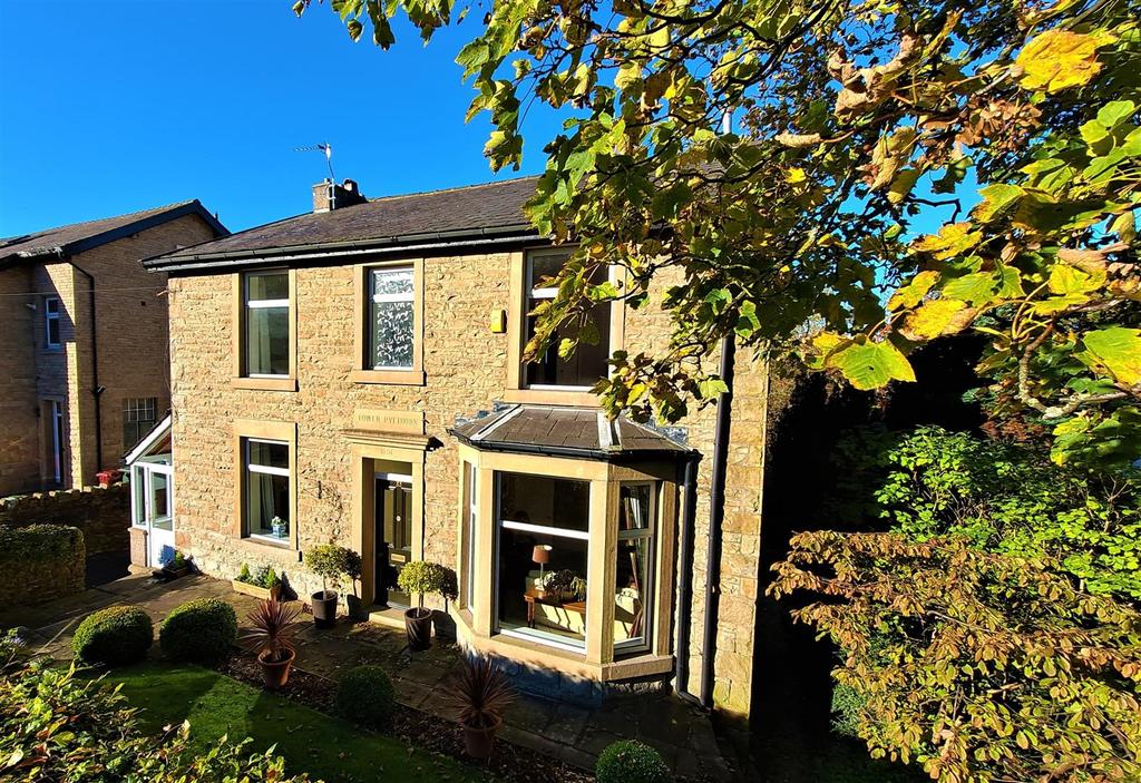Whalley Road, Wilpshire 4 bed detached house £499,950
