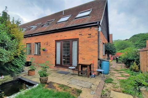 3 bedroom barn conversion to rent, Dairy Mews, Nine Ashes, Hunsdon