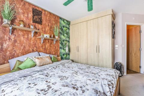 2 bedroom apartment to rent, Coxhill Way,  Aylesbury,  HP21