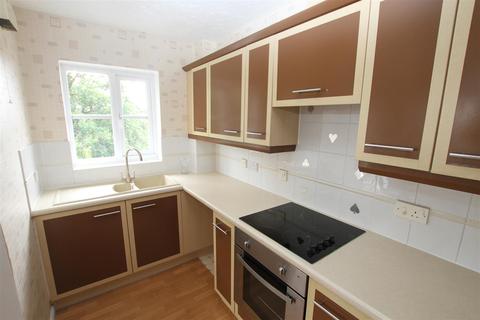 2 bedroom flat to rent - Ensign Close, Leigh-On-Sea