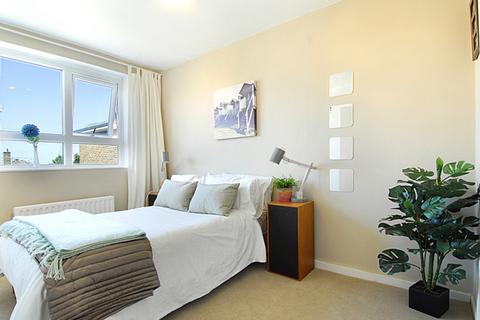 2 bedroom flat to rent, Llewellyn St, Bermondsey