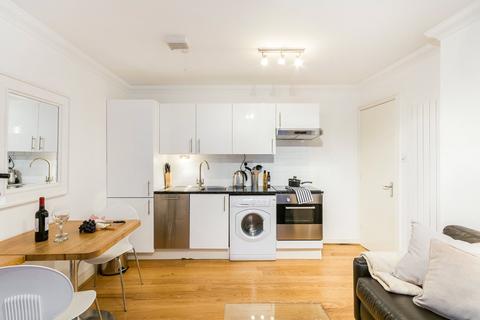 1 bedroom apartment to rent, Carter Court, EC4V