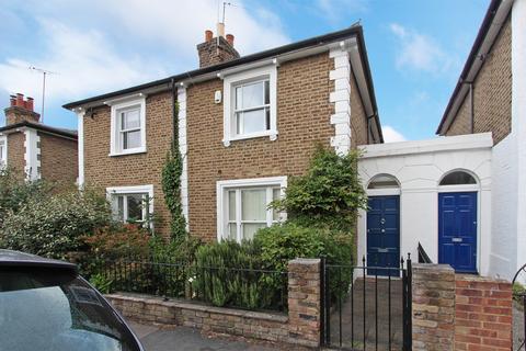 2 bedroom semi-detached house to rent, Dunstable Road, Richmond