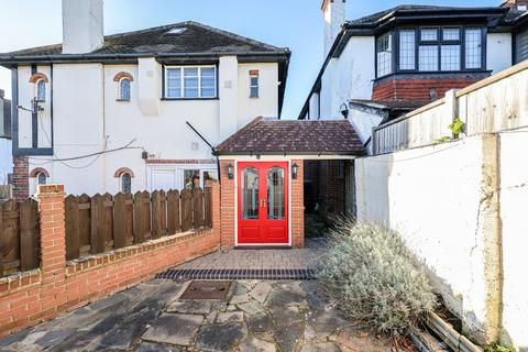 3, Hamlet Court Canewdon Road, Westcliff-on-sea, SS0 7HE