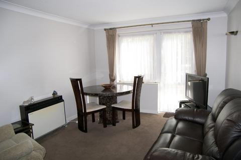 1 bedroom ground floor flat to rent, Beehive Lane, Ilford IG4