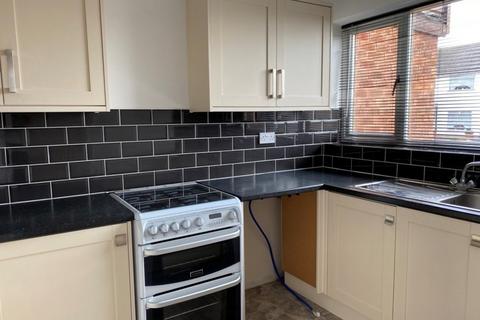 3 bedroom terraced house to rent, Parkhill Road, Burntwood
