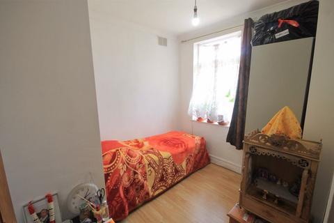5 Shelley Close, Greenford, UB6 8RT