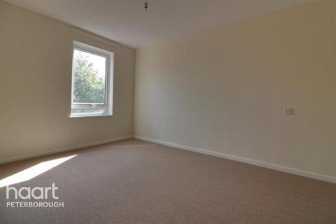 3 bedroom terraced house to rent, Clayton, Peterborough